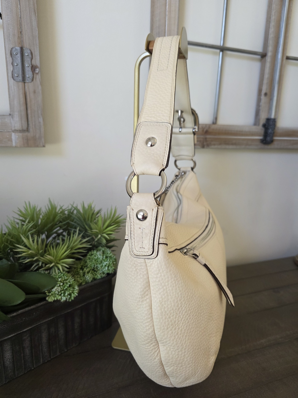 Coach Soho Pleated Hobo Shoulder Bag Buttercream Pebble Leather Buckle Y2K - Picture 5 of 16